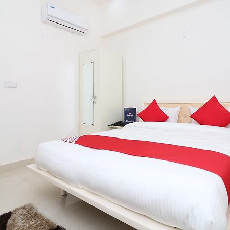 Oyo 13406 Hotel Golden Leaf 바레일리 외부 사진