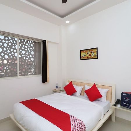 Oyo 13406 Hotel Golden Leaf 바레일리 외부 사진