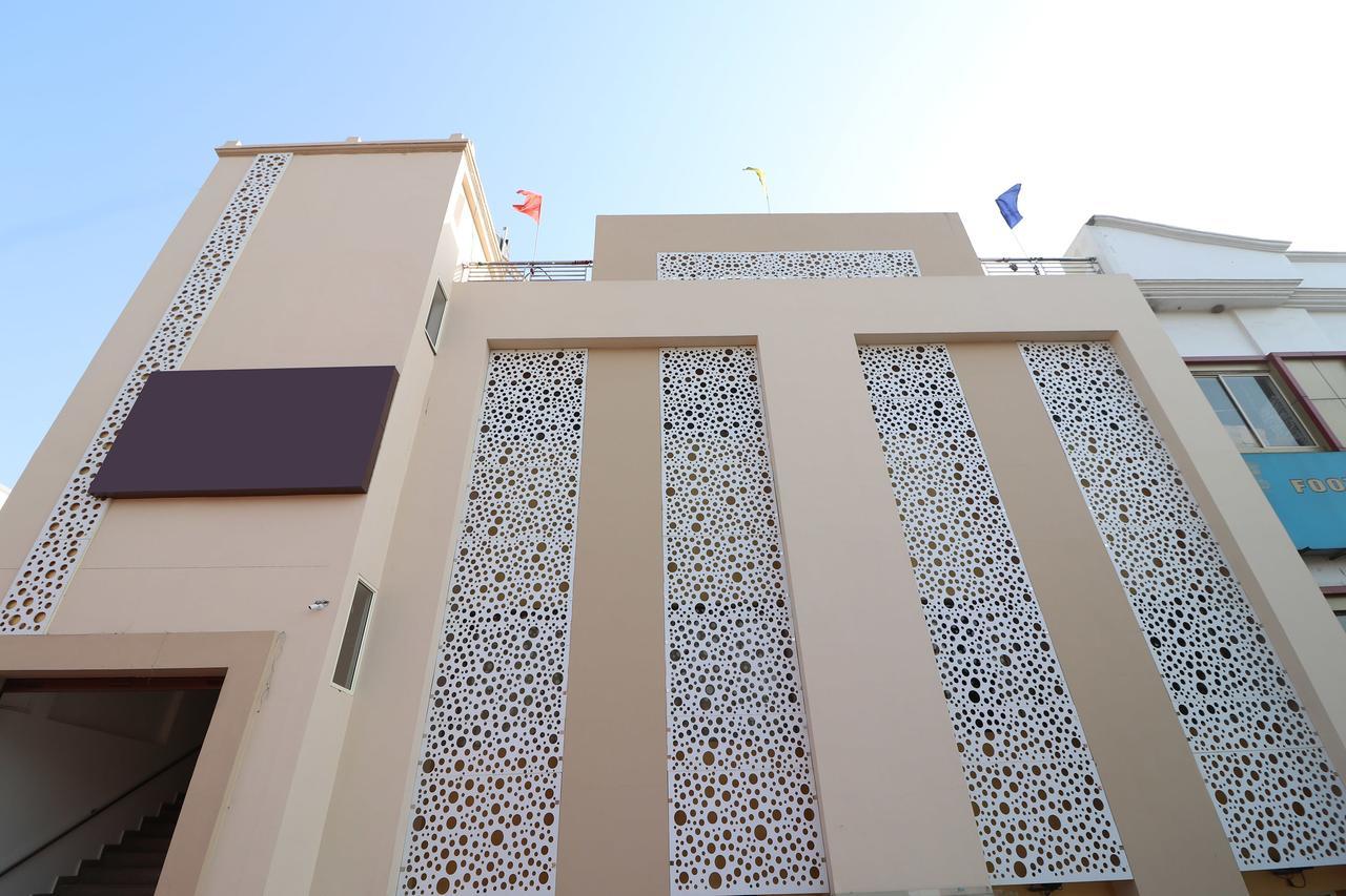 Oyo 13406 Hotel Golden Leaf 바레일리 외부 사진