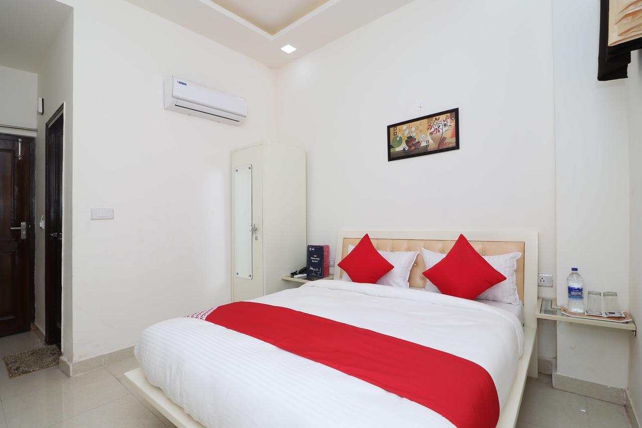 Oyo 13406 Hotel Golden Leaf 바레일리 외부 사진