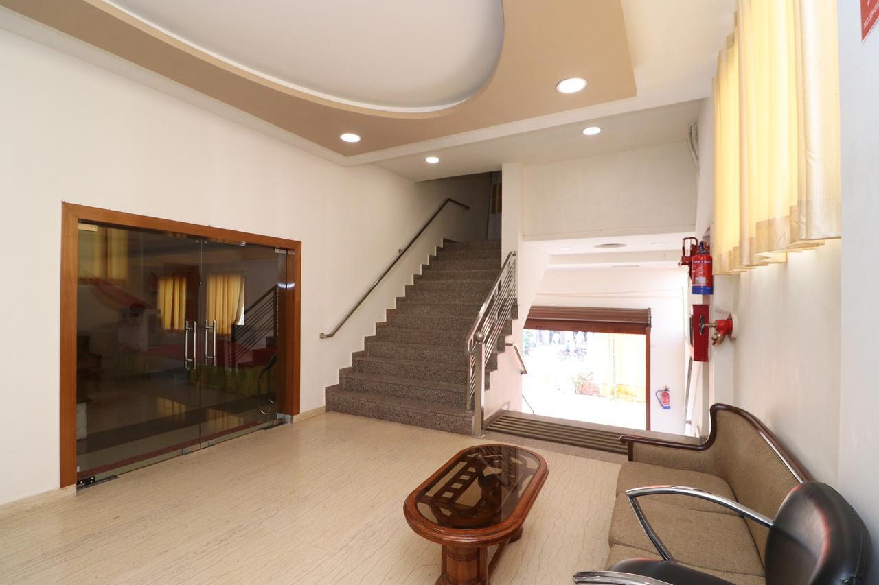 Oyo 13406 Hotel Golden Leaf 바레일리 외부 사진