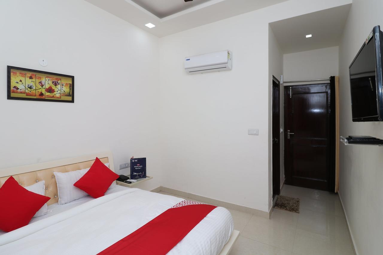 Oyo 13406 Hotel Golden Leaf 바레일리 외부 사진