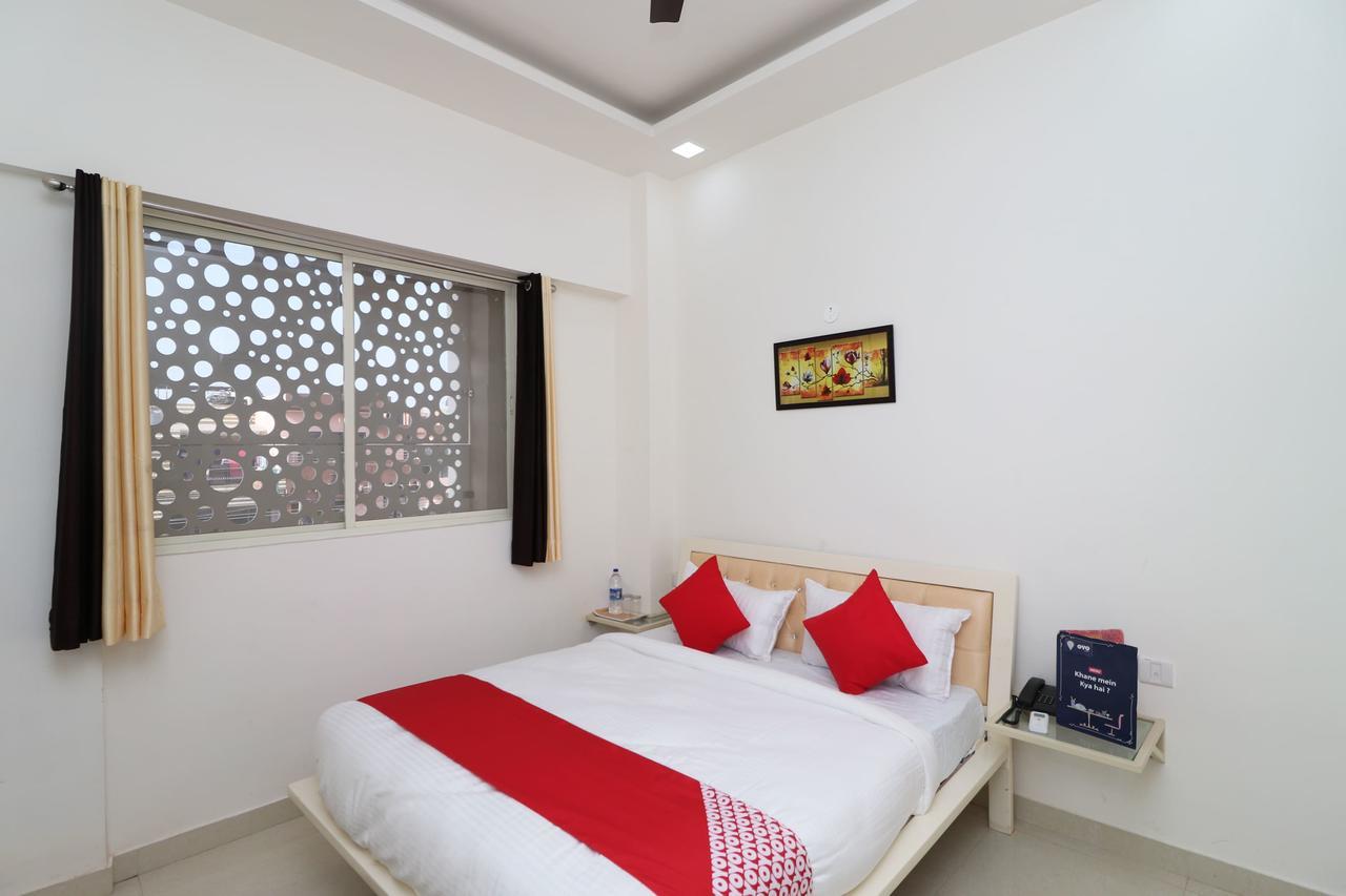 Oyo 13406 Hotel Golden Leaf 바레일리 외부 사진